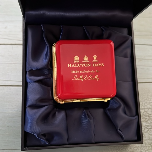 Halcyon Days I Work Hard So My Dogs Enamel Box - Picture 6 of 15